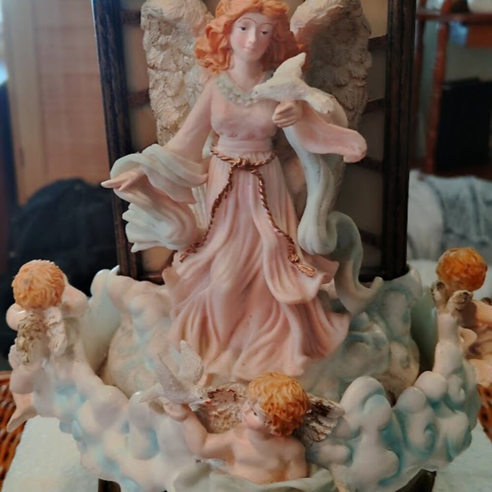 1999 Avon Divine Angel with Cherubs Light Up Music Box, Angel singing to Cherubs